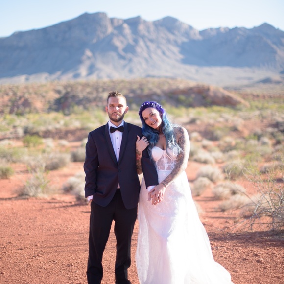 White Lace Bustier Embroidered Dress w/ Train 🤍 - Picture 15 of 15